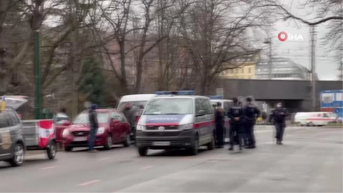 Son dakika! Viyana\'da Aşı Karşıtı Araçlı Protestoya Polis Engeli