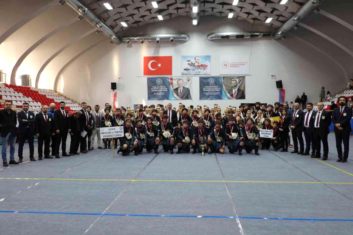 Aydın\'da \'Halk Oyunları İl Birinciliği Yarışması\' tamamlandı