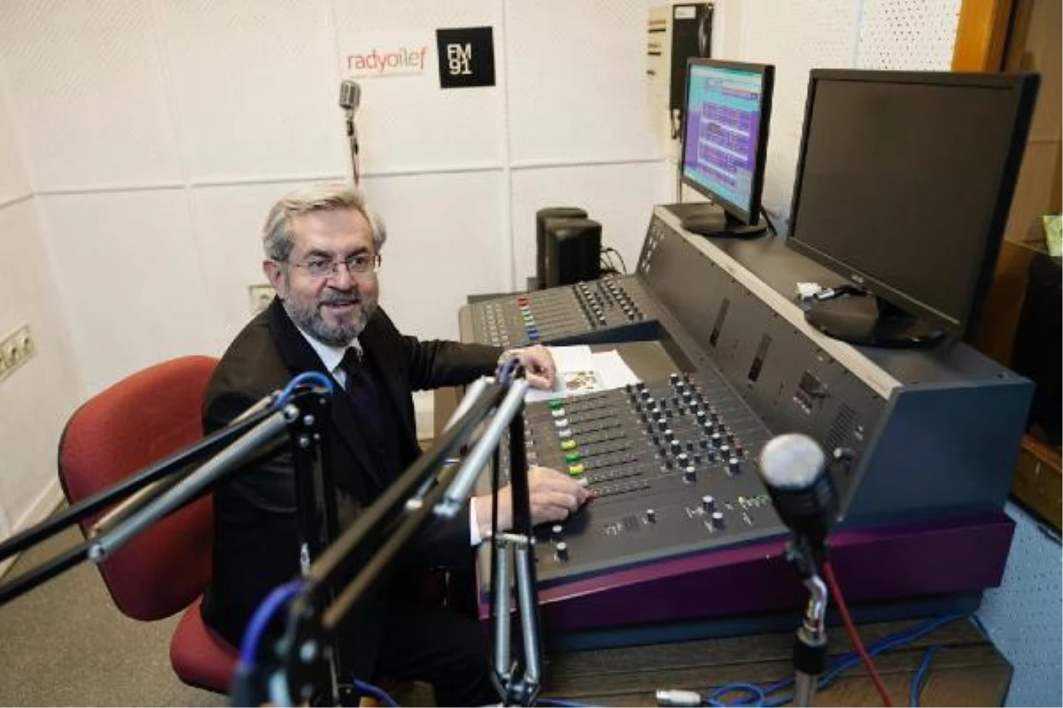 Büyükelçiler Radyo İLEF aracılığıyla Dünya Radyo Günü\'nü kutladı