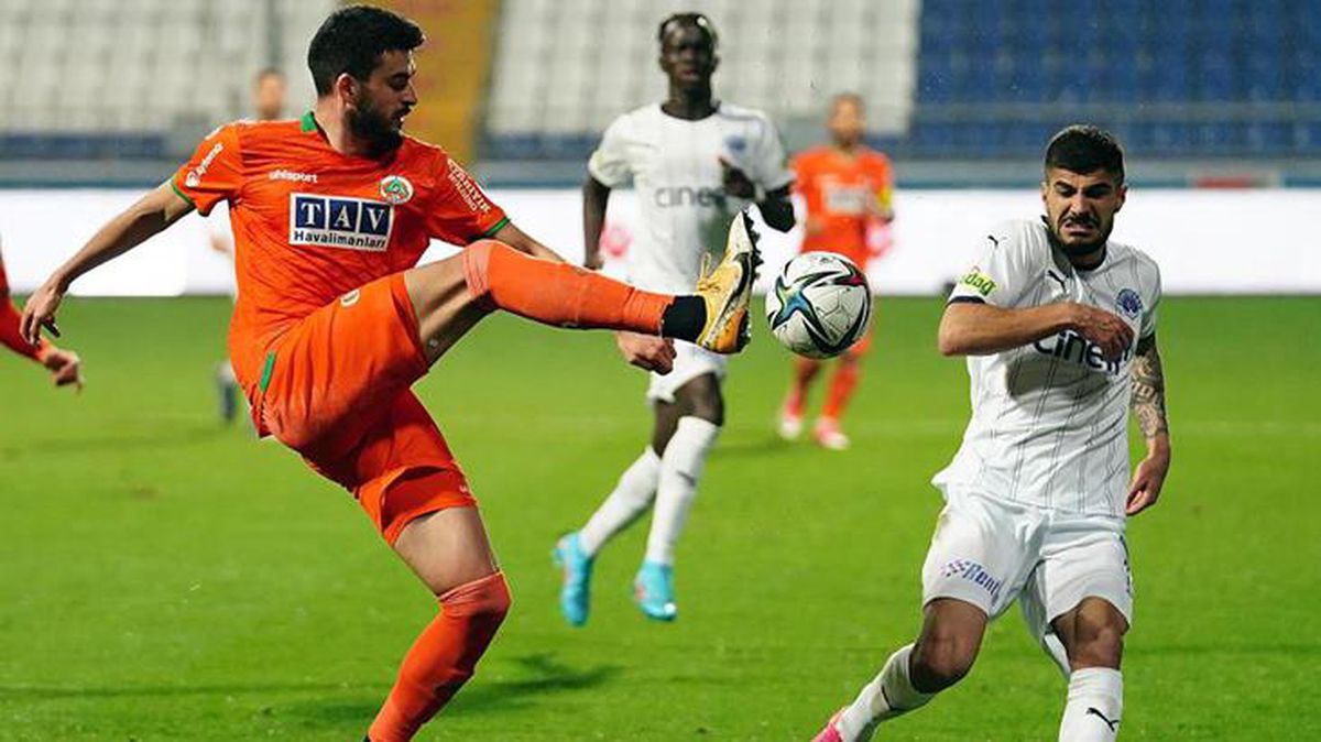 İstanbul\'da gol turnuvası! Kasımpaşa kaçtı, Alanyaspor kovaladı