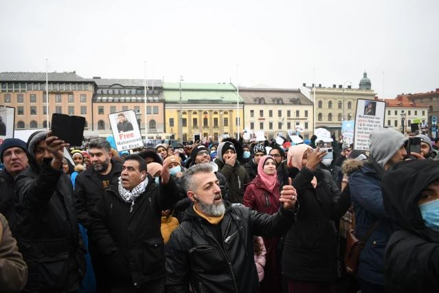 İsveç'te çocukları ellerinden alınan Müslüman ailelerden gösteri
