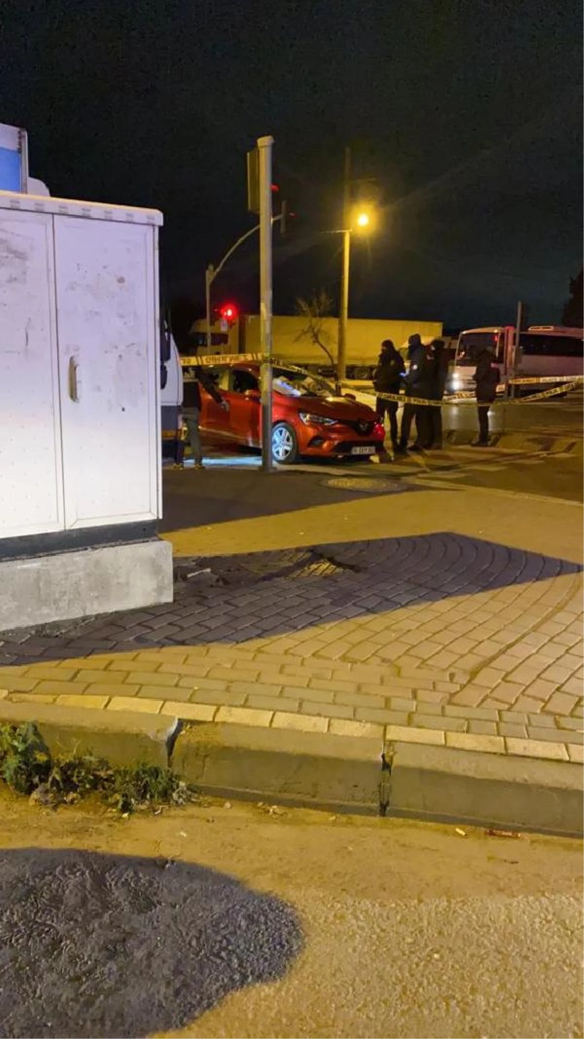 Son dakika haber... Kırmızı ışıkta 2 otomobile ateş açıldı: 2 kadın öldü, 1 yaralı (2)