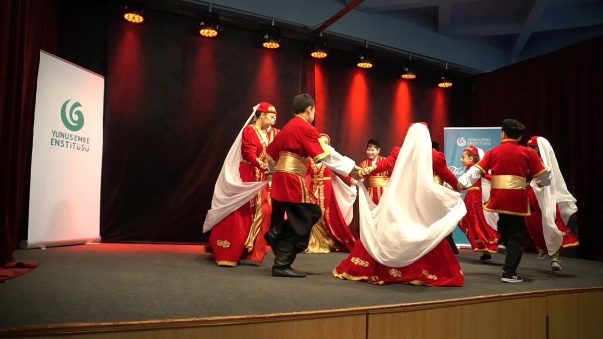 Köstence\'de Tatar çocuklardan halk oyunları gösterisi