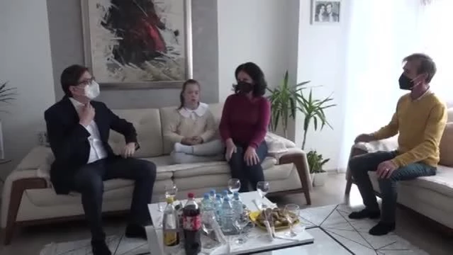 ?Kuzey Makedonya Cumhurbaşkanı Pendarovski'den down sendromlu öğrencinin evine destek ziyareti