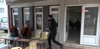 Ölenlerin fotoğrafı 40 yıl çay ocağında toplanıyor