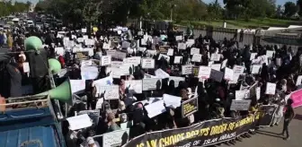 Pakistanlı kadınlar Hindistan'daki başörtüsü yasağını protesto etti