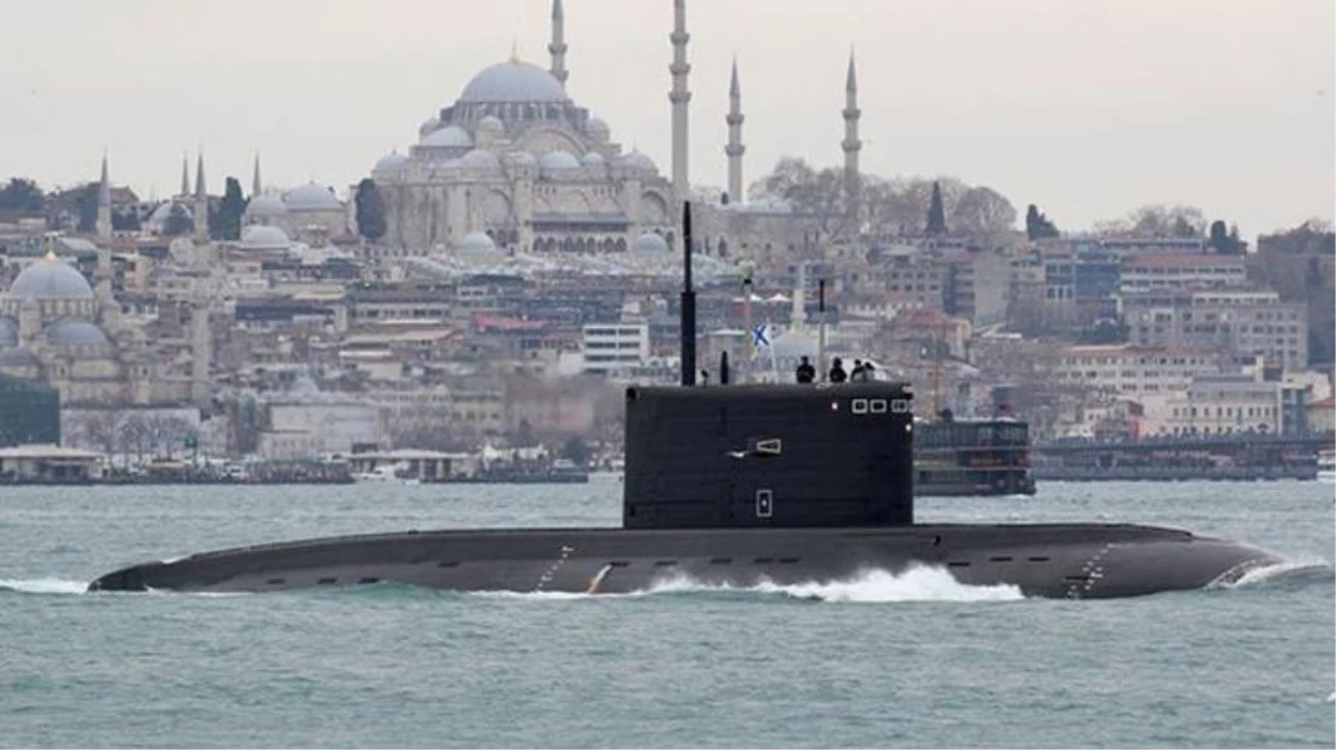 Rus donanmasına ait saldırı tipi denizaltı İstanbul Boğazı\'nı geçti!