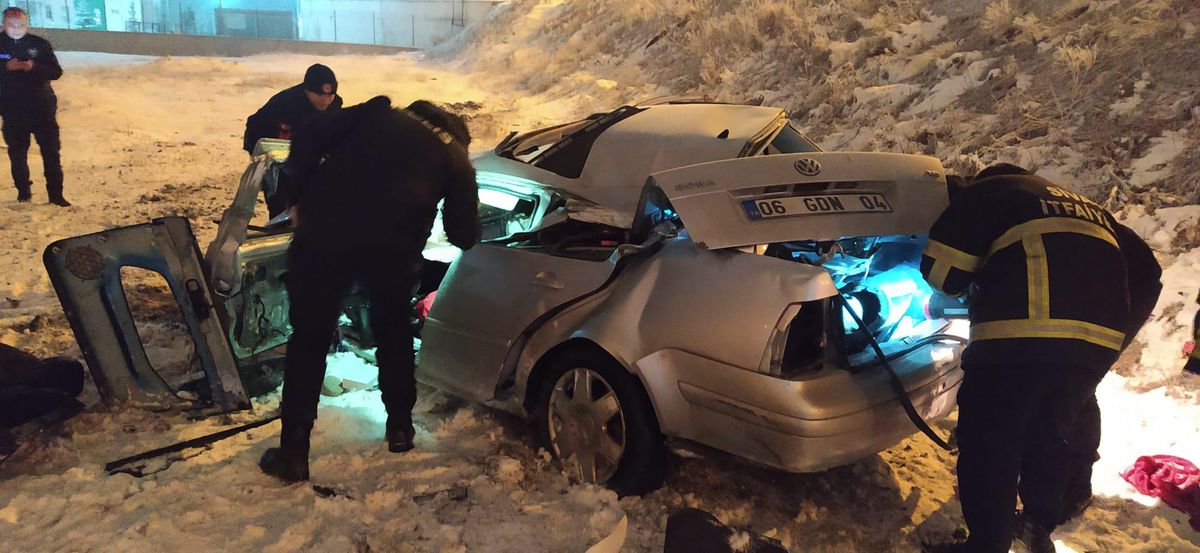 Sivas\'ta devrilen otomobilin sürücüsü hayatını kaybetti