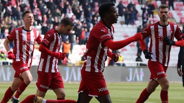 Sivasspor'dan geri dönüş! Yeni Malatyaspor'un galibiyet hasreti 14 maça çıktı