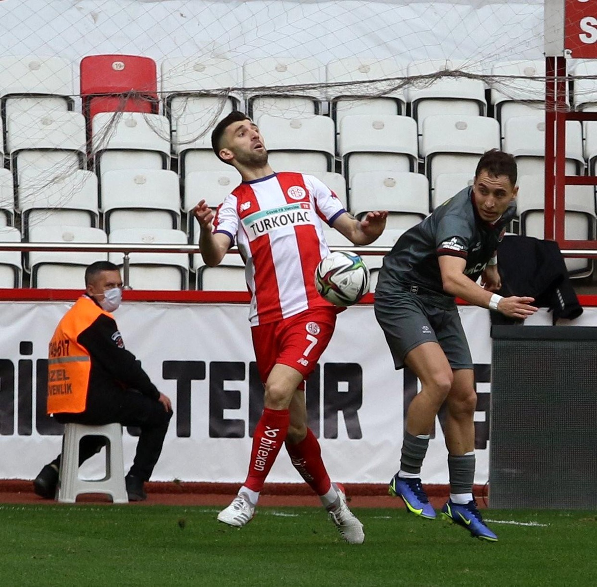 Spor Toto Süper Lig: Antalyaspor: 2 Fatih Karagümrük: 0 (İlk yarı)