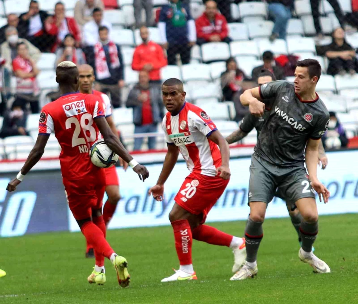 Spor Toto Süper Lig: Antalyaspor: 3 - Fatih Karagümrük: 0 (Maç sonucu)