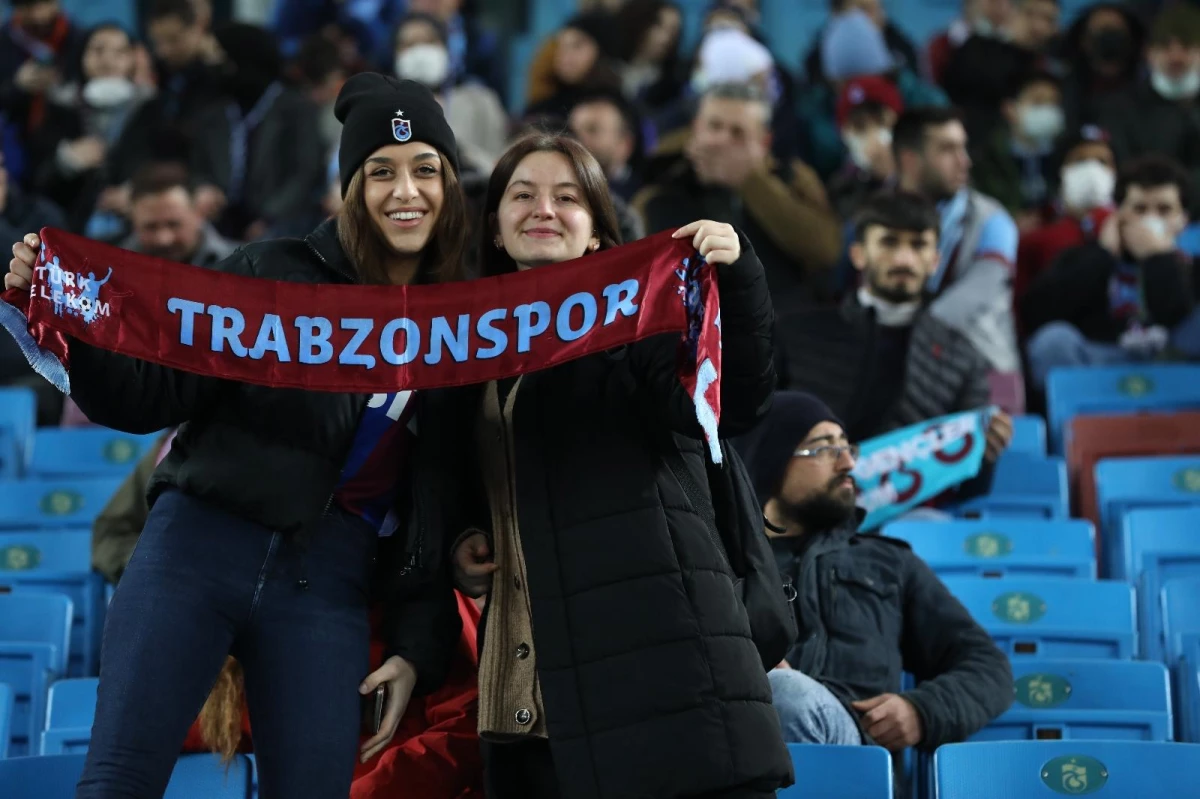 Spor Toto Süper Lig: Trabzonspor: 1- Konyaspor: 0 (İlk yarı)