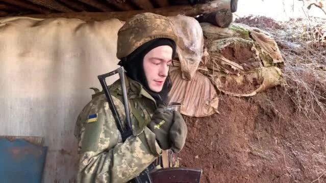 Svitlodarsk bölgesindeki Ukrayna askerleri