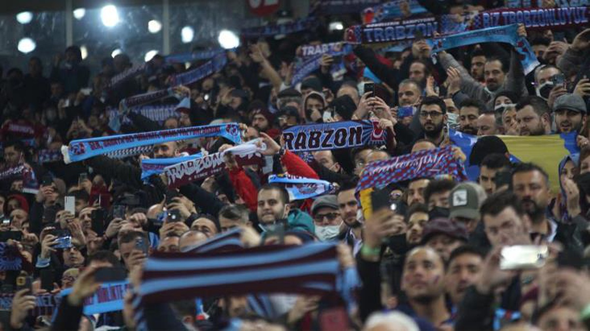 Trabzonspor-Konyaspor maçında korkutan anlar! Heyecandan kalbi duran taraftar, hastanede hayatını kaybetti