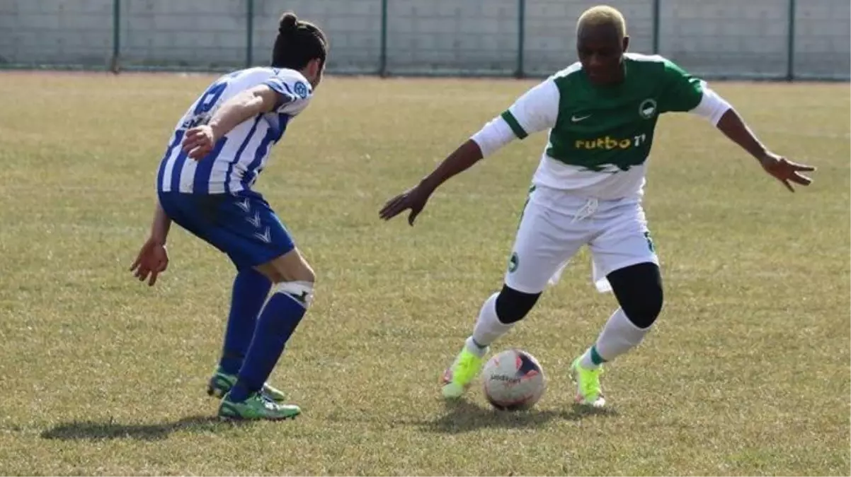 Yattara, 41 yaşında top koşturdu! İşte yeni takımı ve dikkat çeken forma detayı