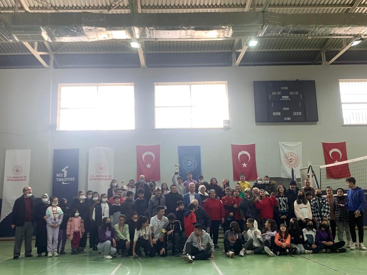 Altındağ\'da Altın Smaç Aile Gençlik Voleybol Turnuvası\'na yoğun ilgi