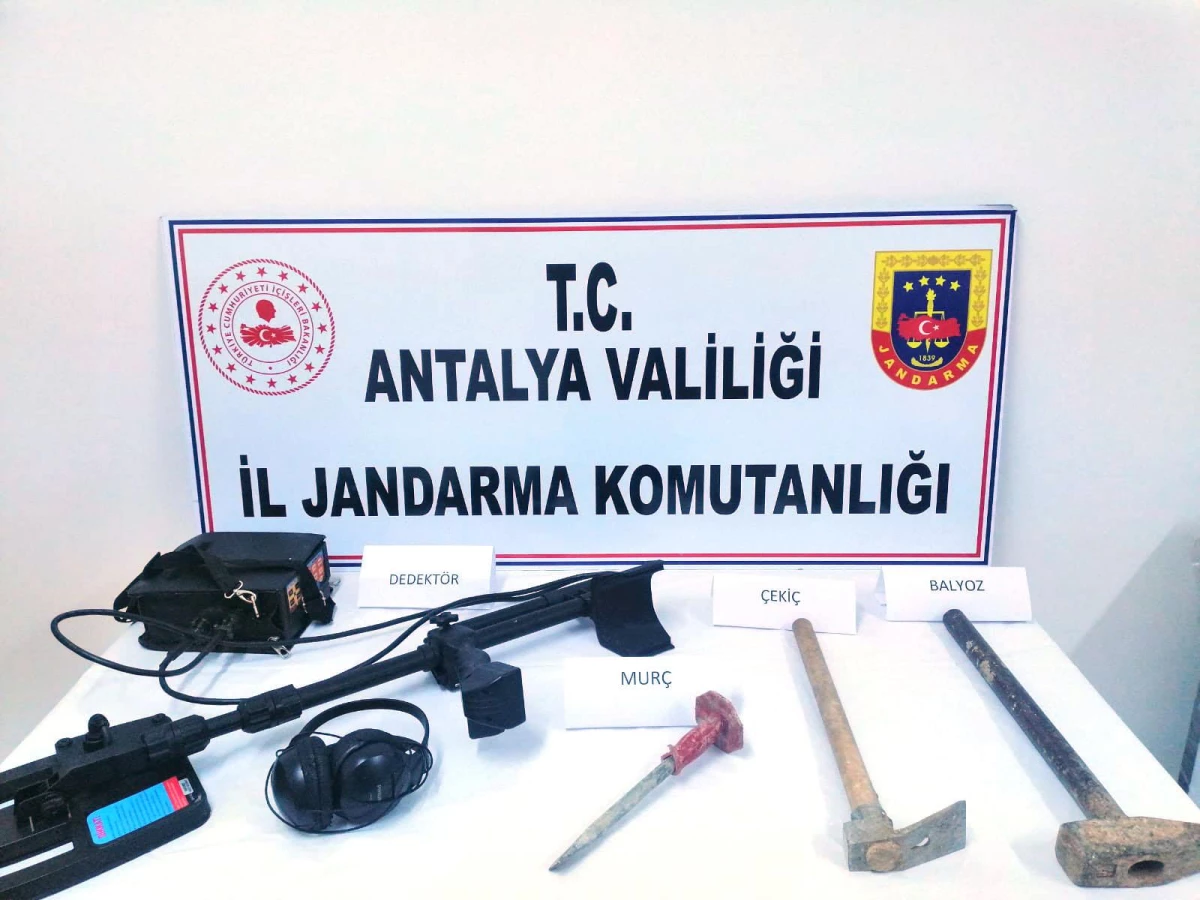Antalya\'da kaça kazı yapan 11 kişi suçüstü yakalandı