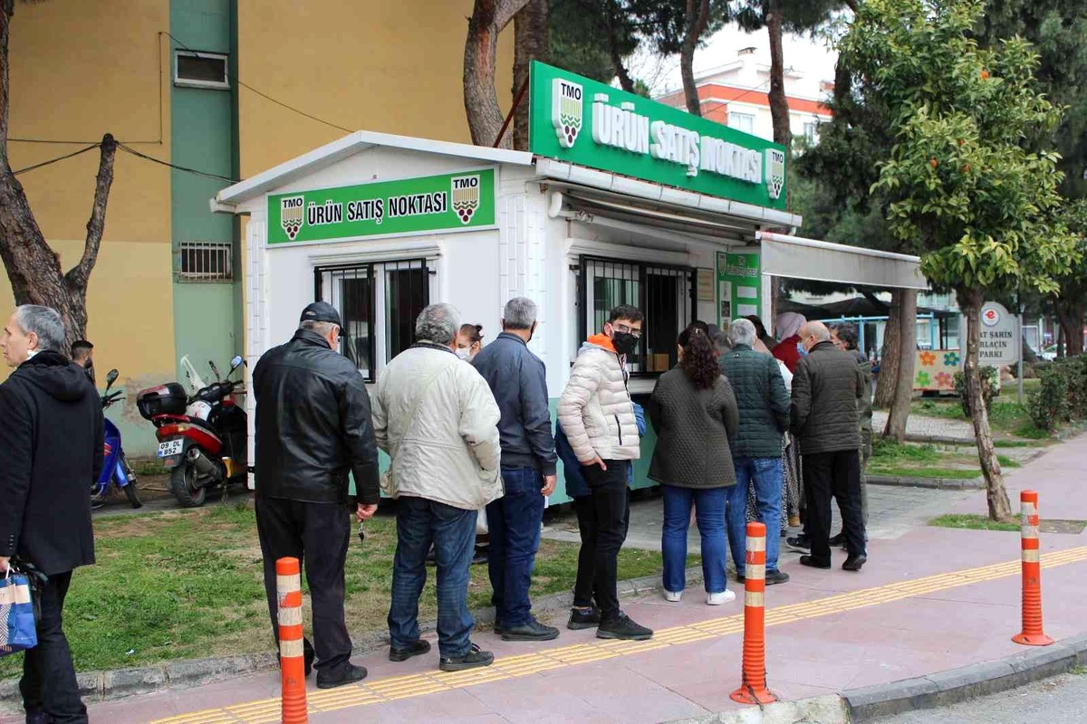 Aydınlı vatandaşlar, TMO ürün satış noktalarına akın etti