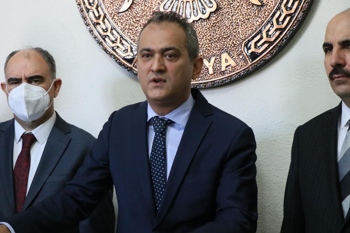 Bakan Özer, Öğretmenlik Meslek Kanunu yönetmelik taslağına ilişkin AA'ya açıklama yaptı