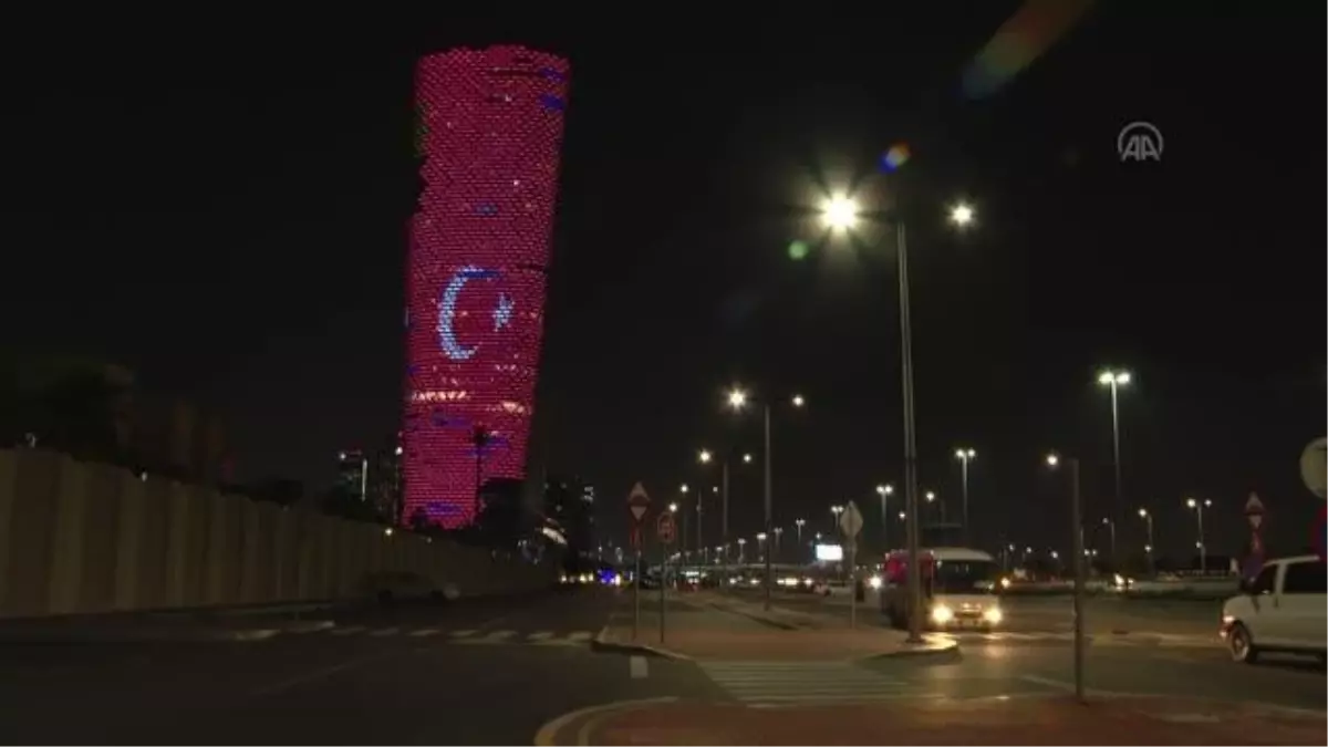 Cumhurbaşkanı Erdoğan'ın ziyareti dolayısıyla Abu Dabi'nin sembol binalarına Türk bayrağı yansıtıldı