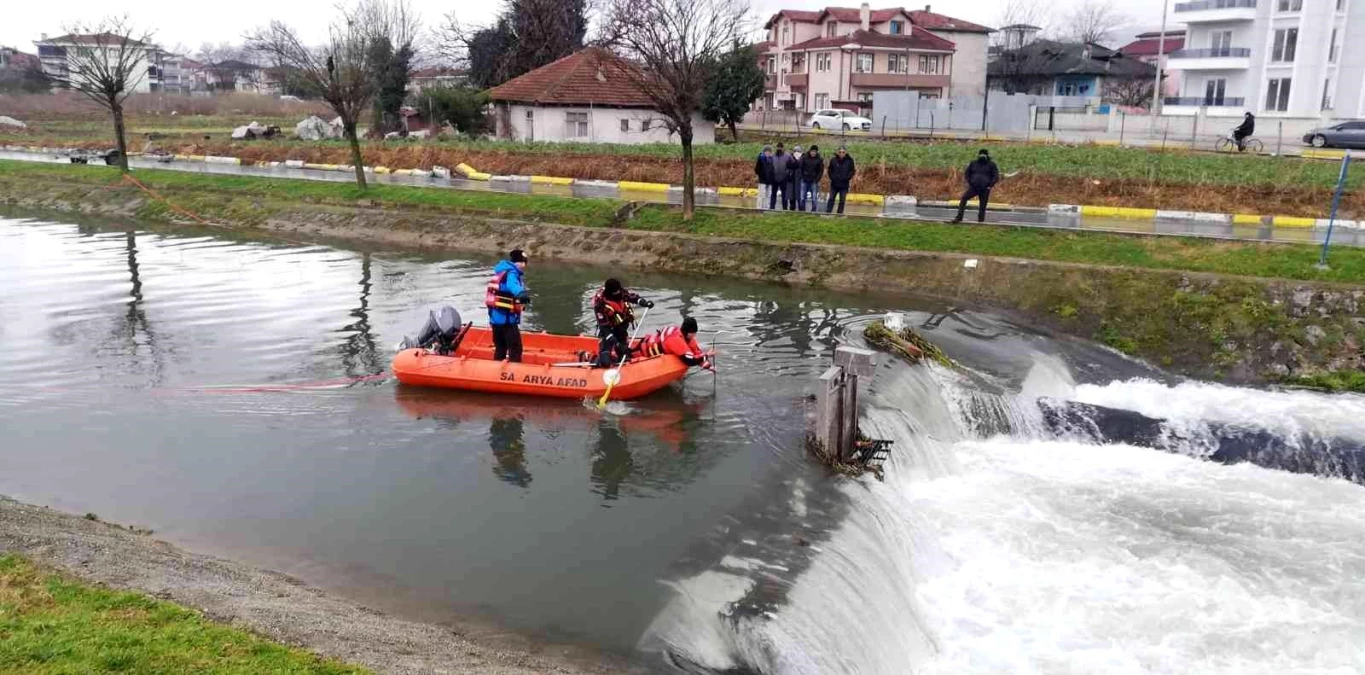 Dere kenarında eşyaları bulunmuştu, arama çalışmaları devam ediyor