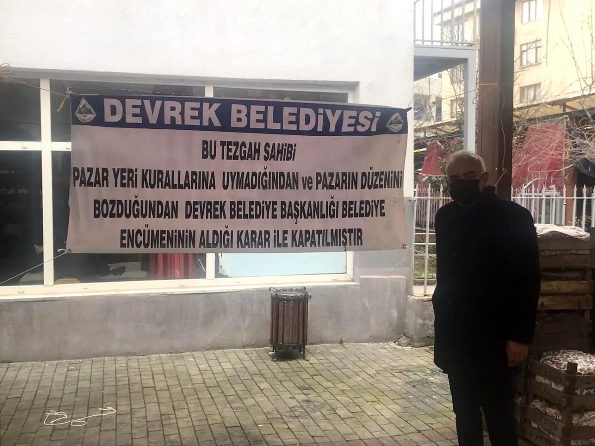 Düzeni bozan iki esnaf pazardan men edildi