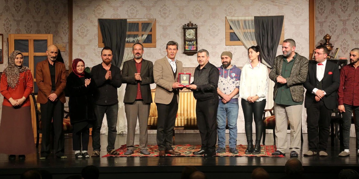 Son dakika haberi... Erzurum\'da şehit aileleri ile gaziler ve yakınlarına özel tiyatro gösterimi yapıldı