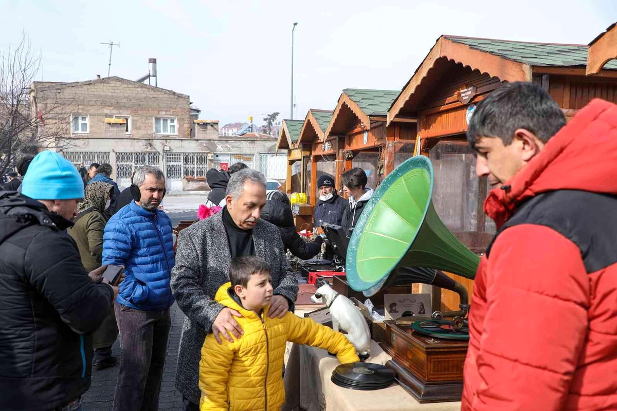 Geçmişle günü aynı anda yaşatan pazar