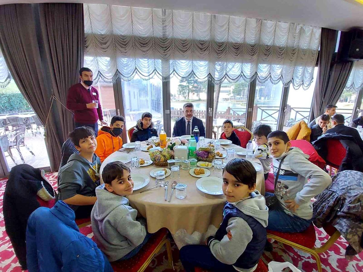 Gençlik, Bursa\'da yollarda