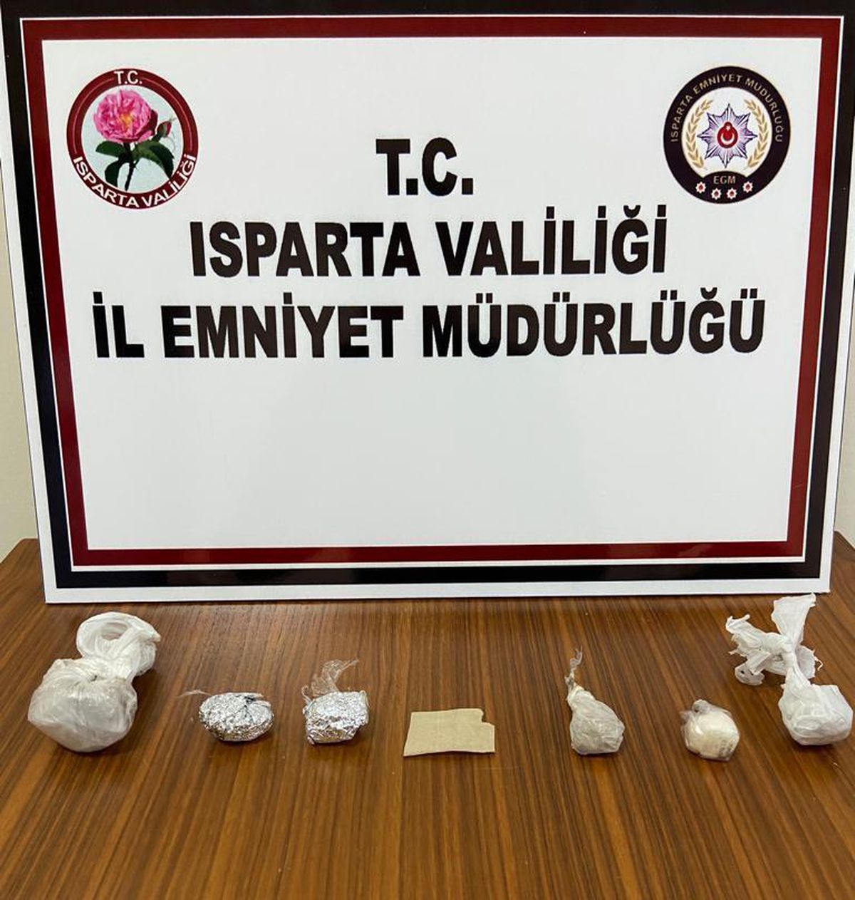 Isparta\'da uyuşturucu operasyonunda yakalanan 3 zanlı tutuklandı