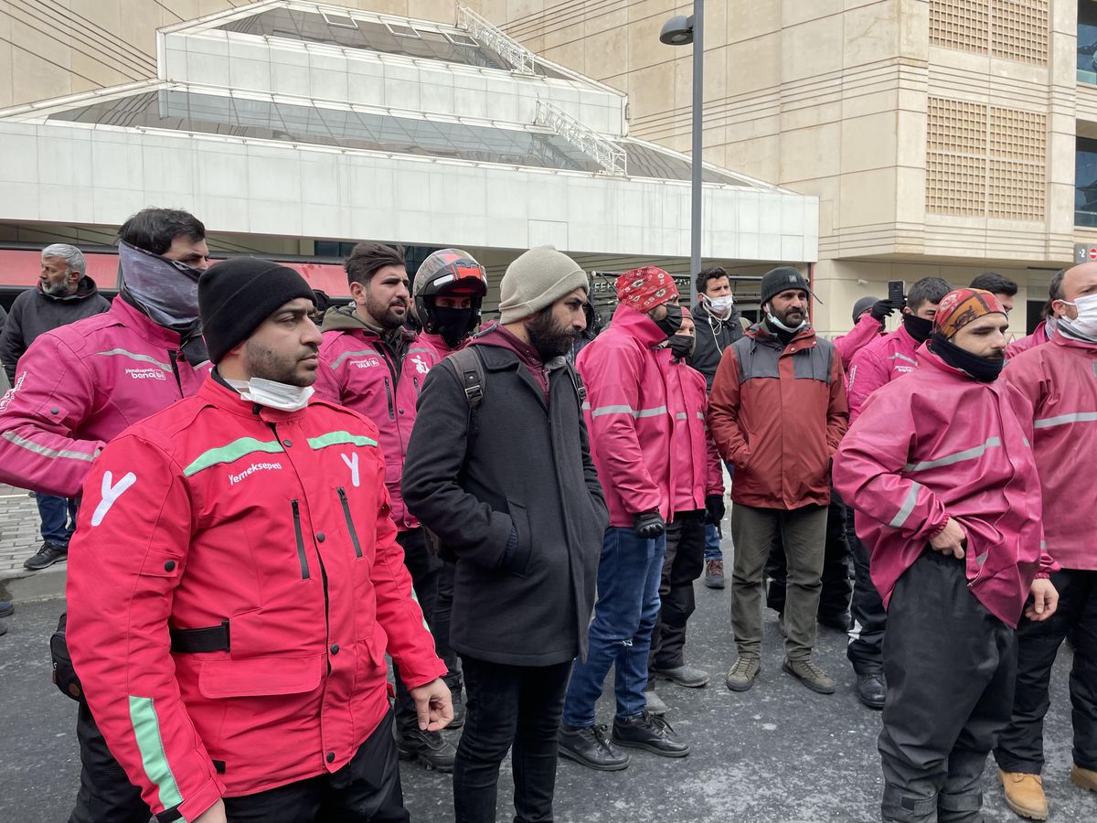 İstanbul\'da motorlu kuryelerin protestosu sürüyor
