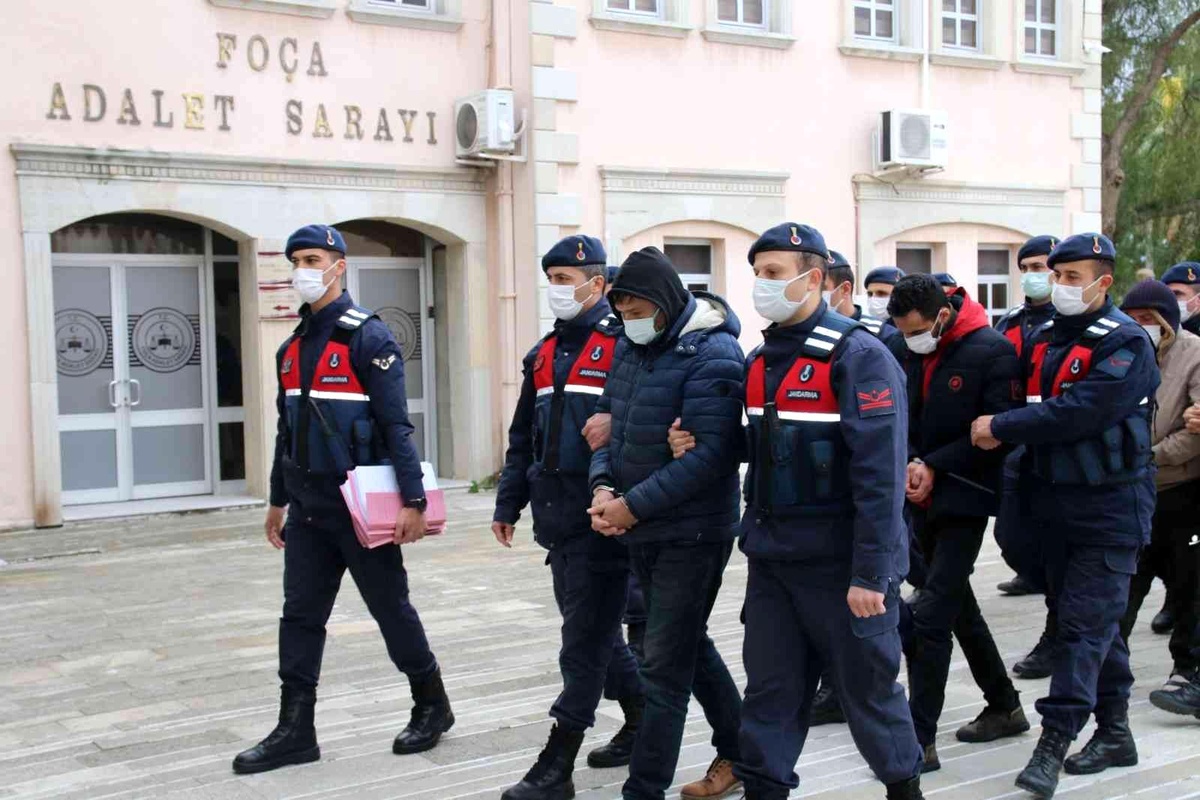 İzmir\'de 6 göçmen kaçakçısı tutuklandı