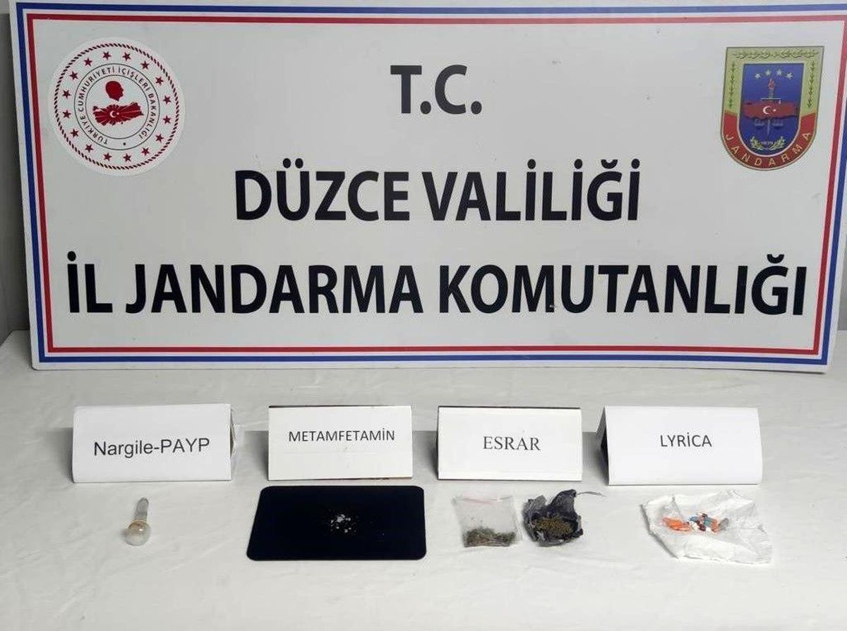 Son dakika haber... Jandarma ekiplerinin şüphelendiği kadının üzerinden uyuşturucu çıktı