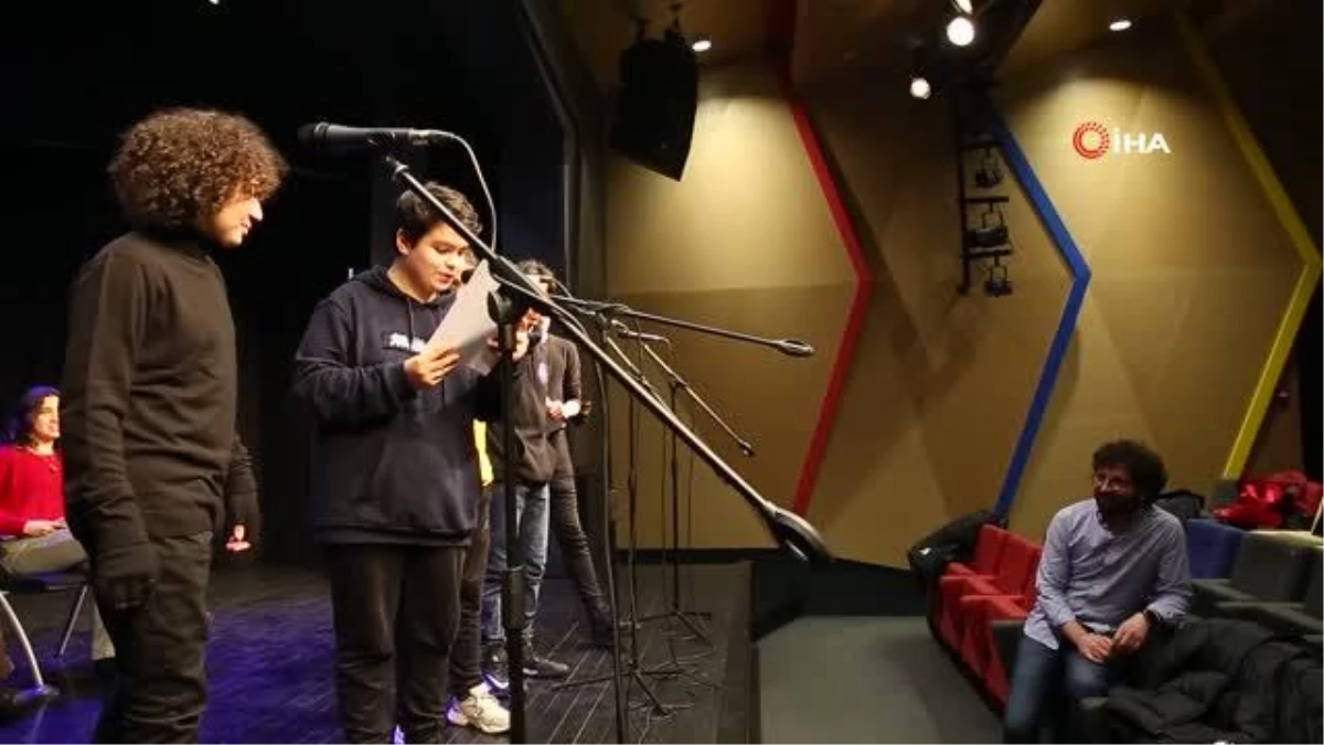 Kadıköy Belediyesi\'nde radyo tiyatrosu yapan "Bizim Çocuklar" Türkiye sınırlarını aştı
