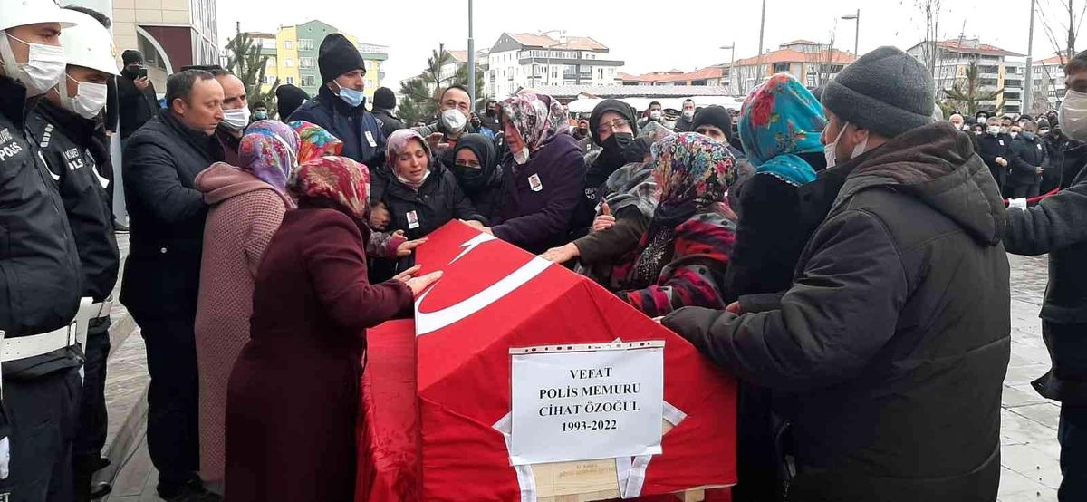 Son Dakika | Kalbine yenik düşen polis memurunun naaşı törenle memleketine uğurlandı