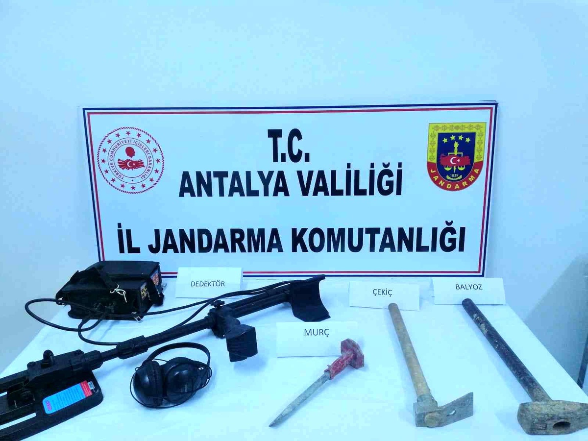 Serik\'te kaçak kazı yapan 4 kişi yakalandı