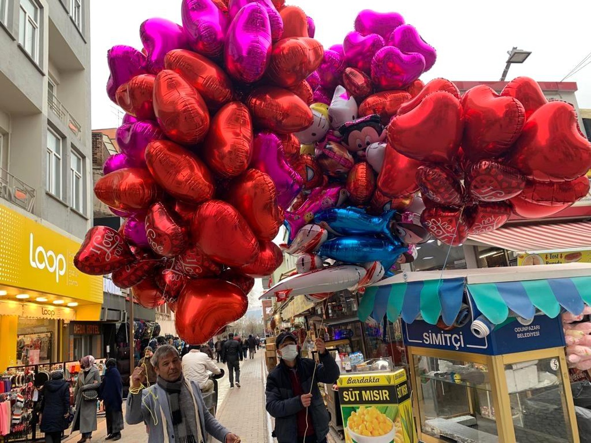 Sevgililer Günü baloncuların yüzünü güldürdü
