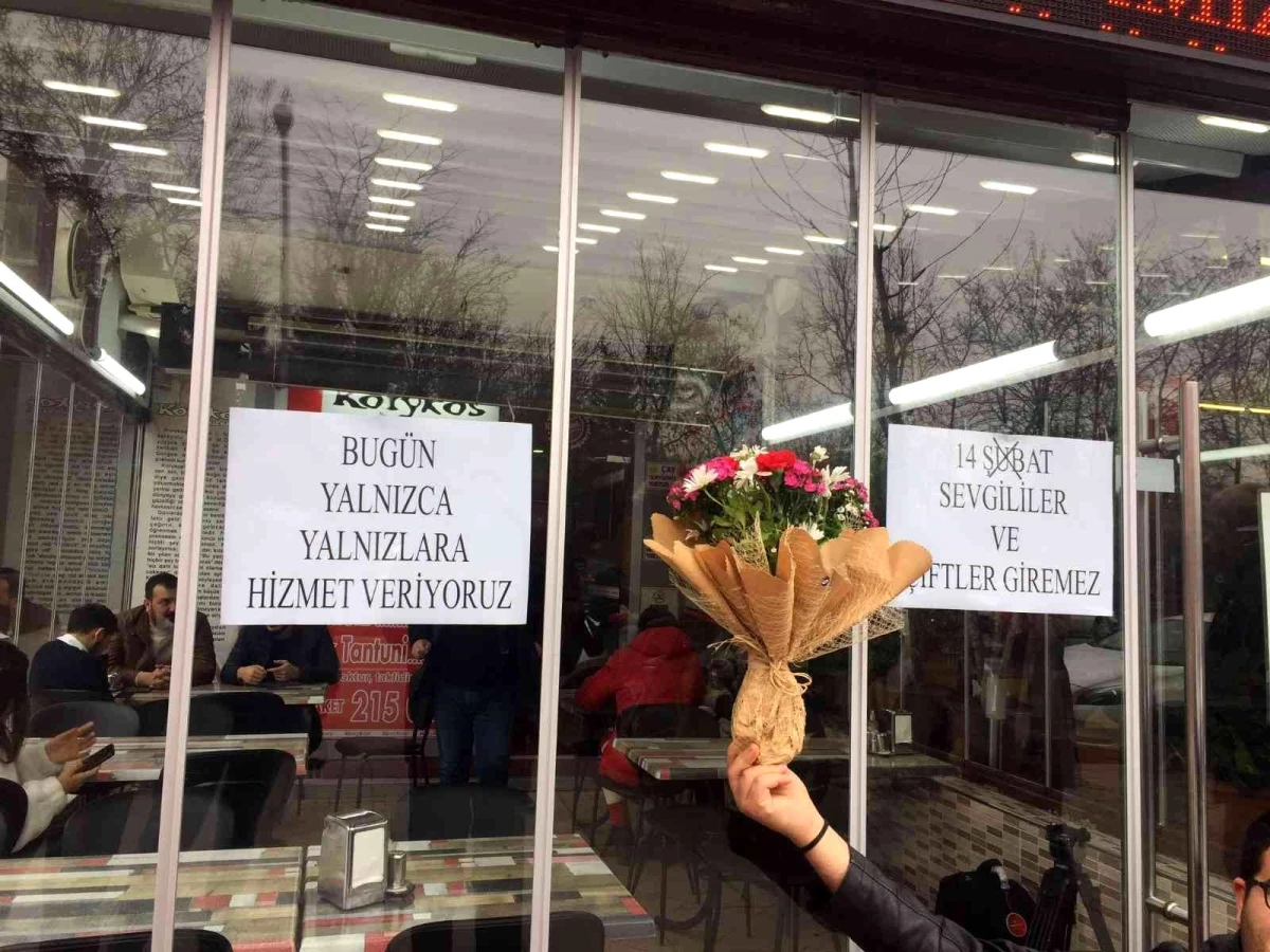 Tantuniciden Sevgililer Günü protestosu: Sevgilileri dükkana kabul etmedi