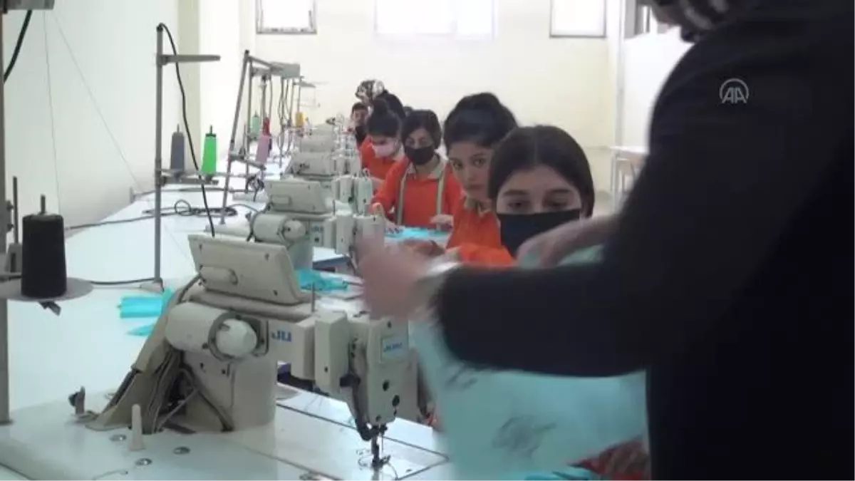 Tatvan\'da meslek lisesi öğrencileri atölyelerde iş öğreniyor
