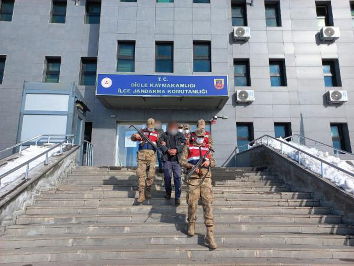 Terör örgütü üyeliğinden hapis cezasıyla aranan 2 kişi yakalandı