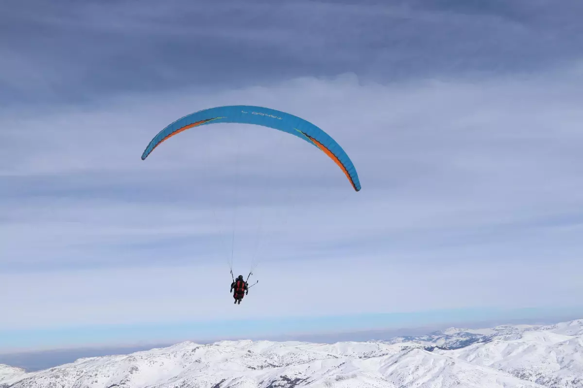 Yıldız Dağı, yamaç paraşütçülerine ev sahipliği yaptı