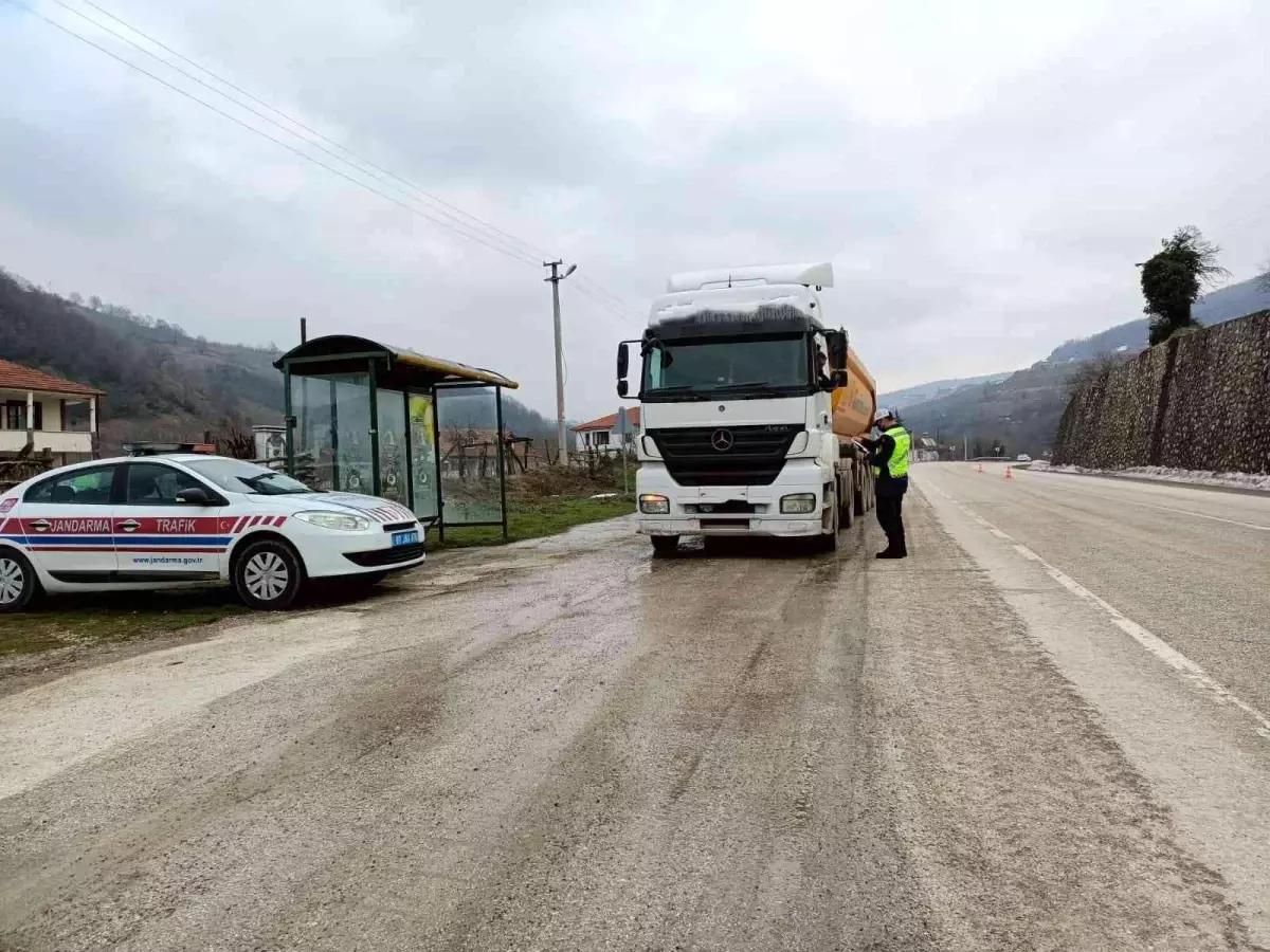 Yük ve yolcu taşıyan araca 32 araca 22 bin 900 lira ceza