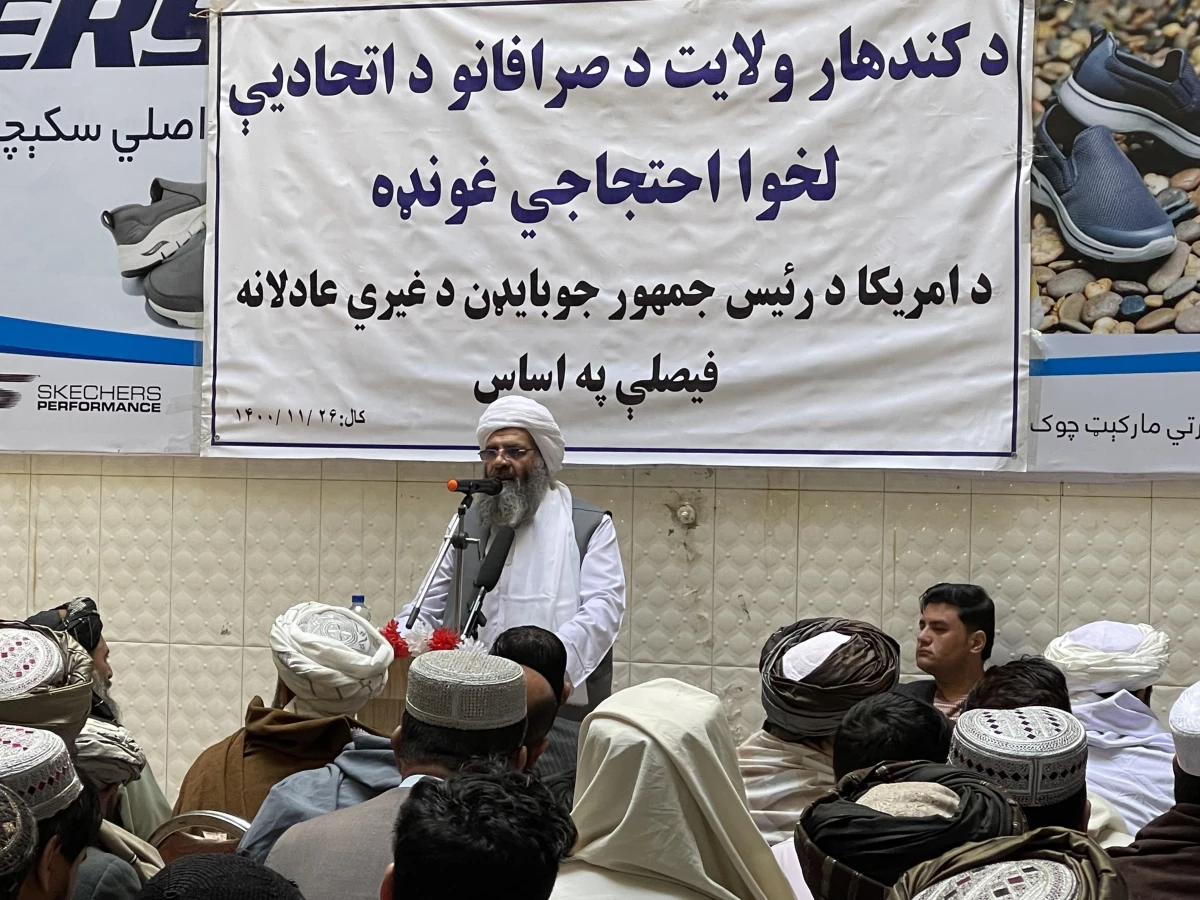 Afganlar meydanlarda toplanarak ABD Başkanı Biden\'ı protesto etti