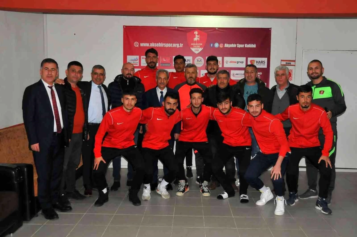 Son dakika haberleri | Akşehirspor\'da yeni yönetim ve transferler basına tanıtıldı