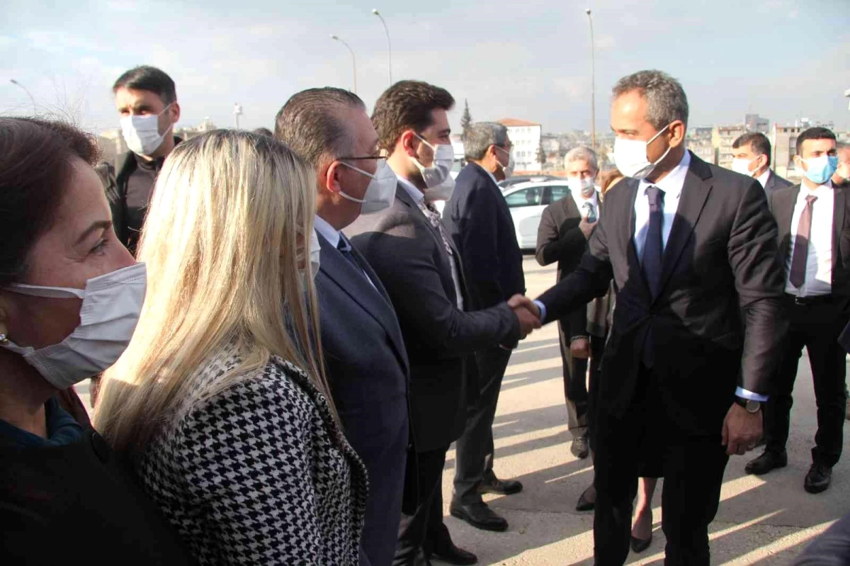 Son dakika haberleri... Bakan Özer\'den AK Parti Gaziantep\'e ziyaret