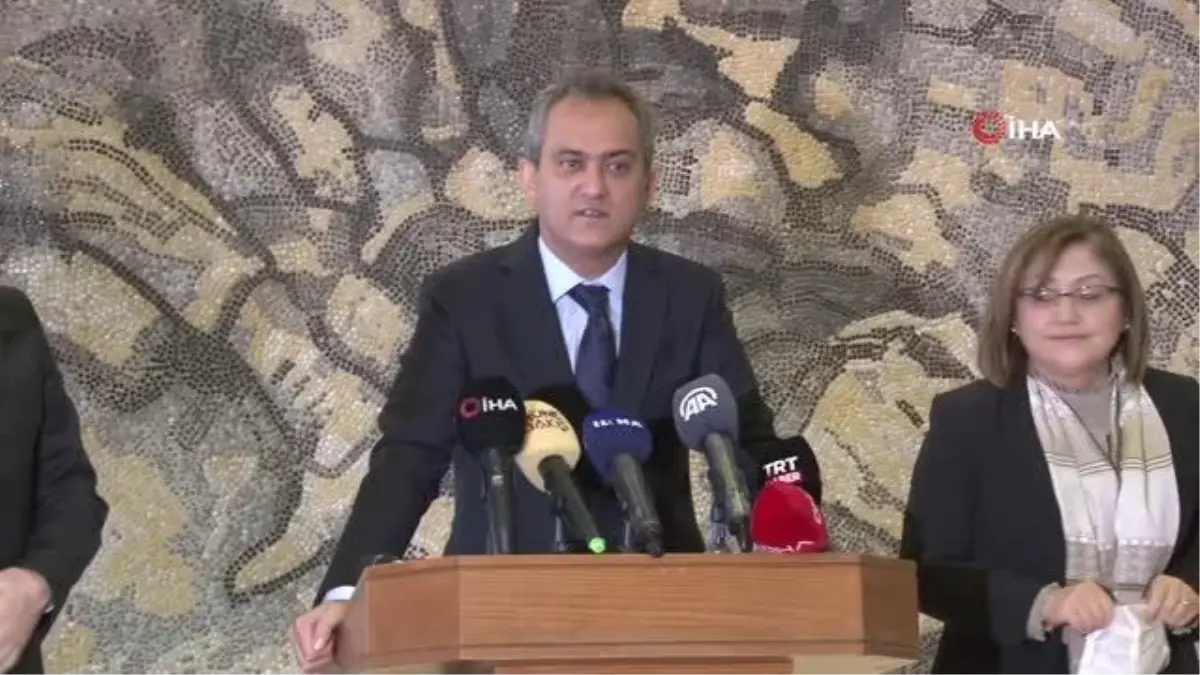 Bakan Özer, Gaziantep\'teki eğitim yatırımları hakkında bilgi verdi