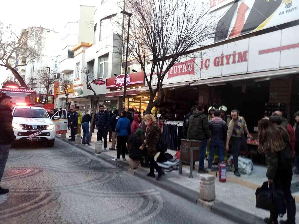 Bandırma\'da iş yeri yangını