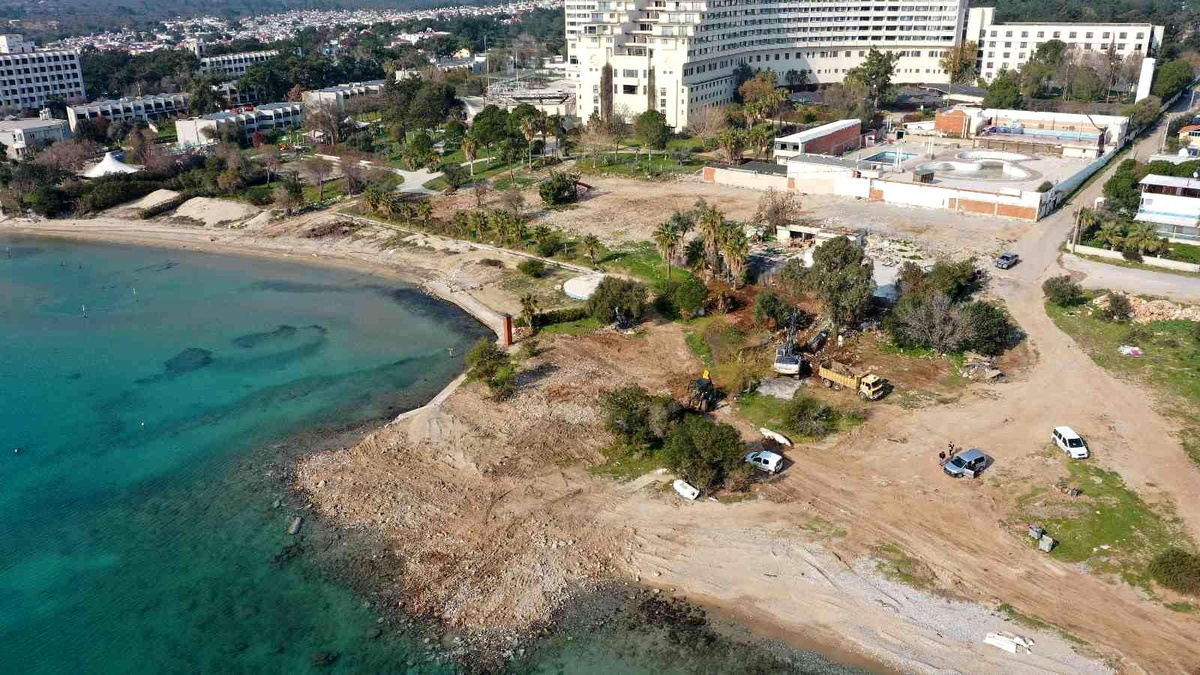 Başkan Atabay, "Kaçak yapıların yıkımıyla bir buçuk kilometre uzunluğunda sahil Didim\'e kazandırılacak"