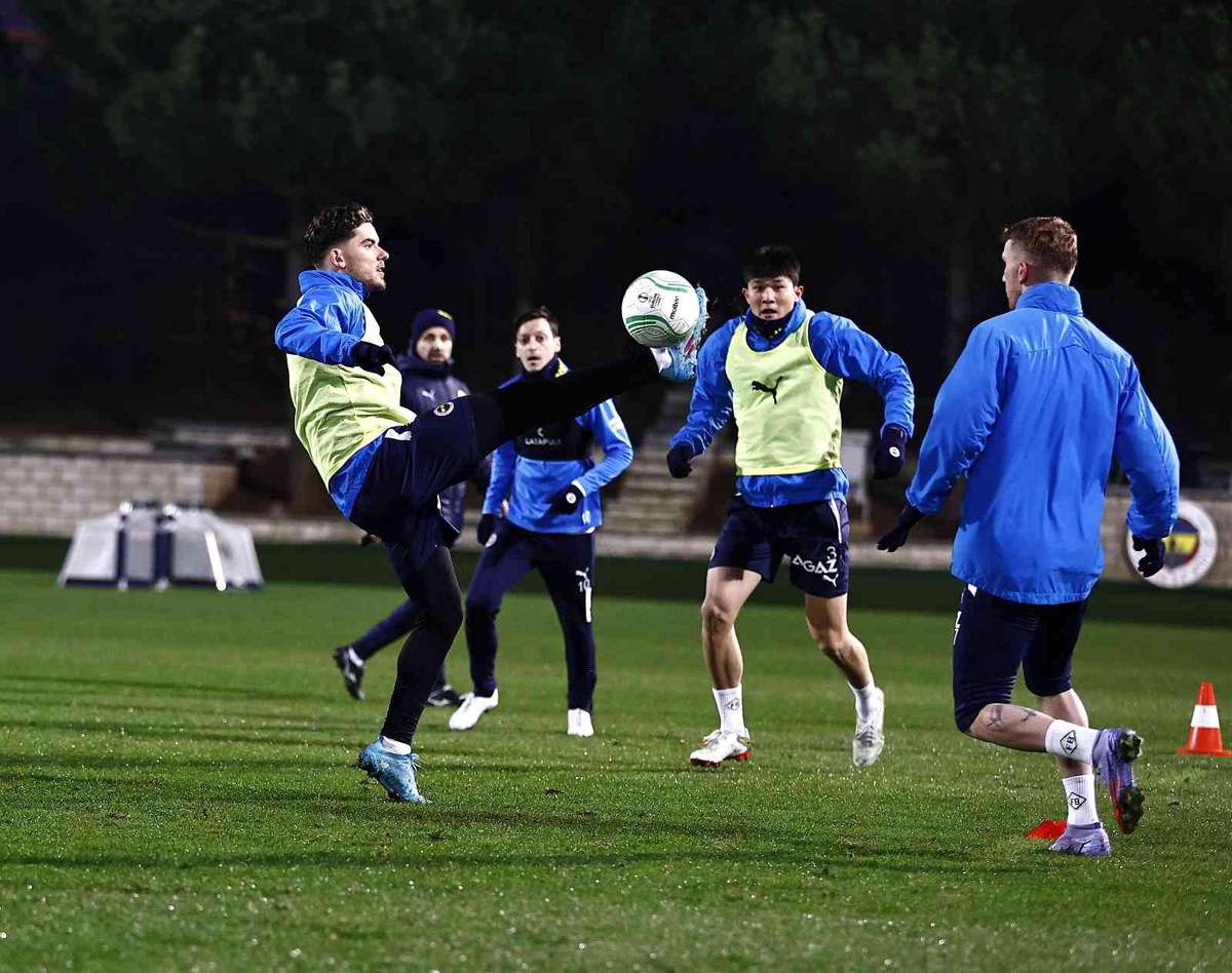 Fenerbahçe, Slavia Prag maçı hazırlıklarını devam ettirdi