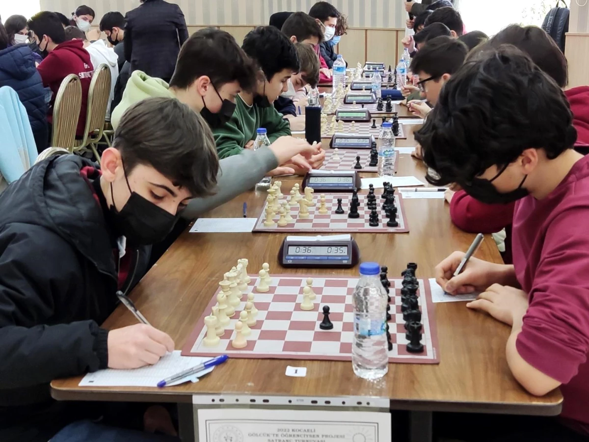Gölcük\'te satranç turnuvası başladı